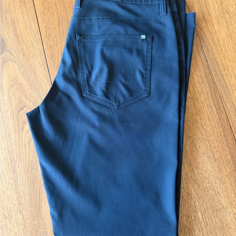 Men's black Travis Matthews golf pants size 32